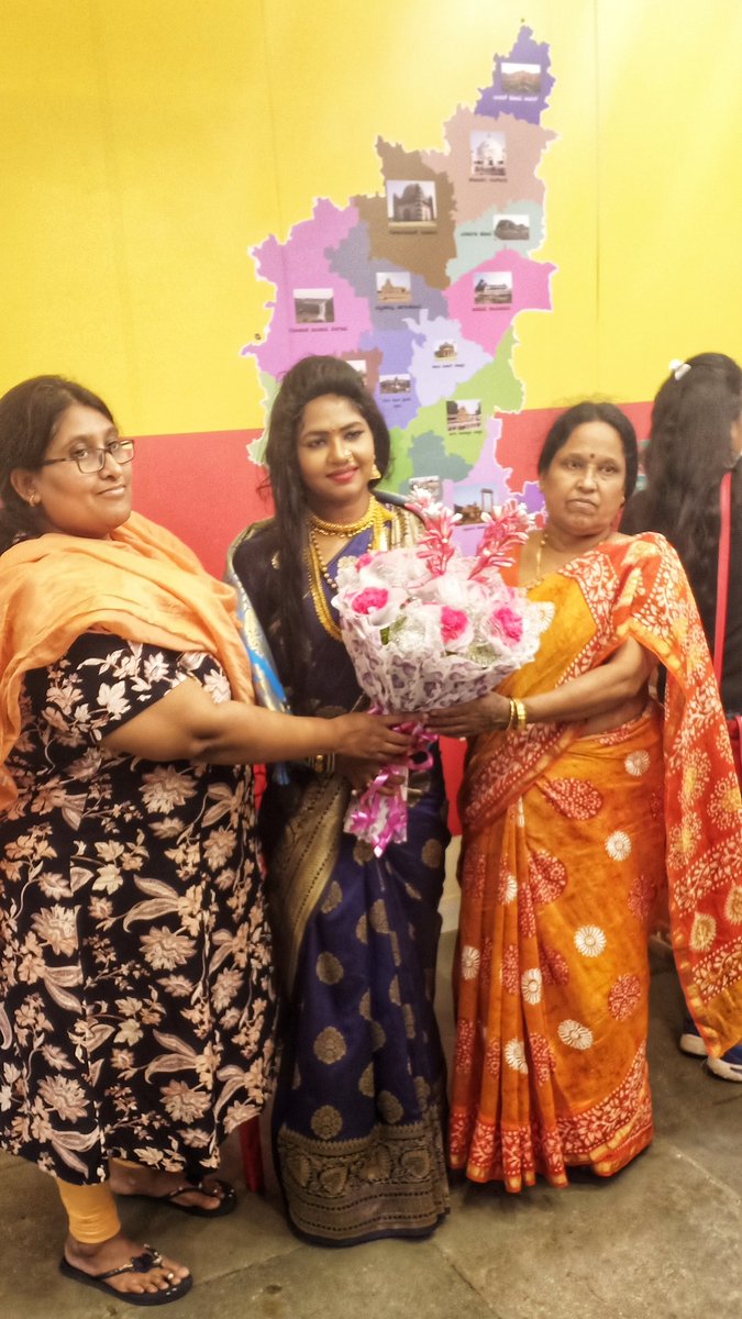 SaxSubbalaxmi's tweet photo. Amazing show yesterday @ ಕನ್ನಡ ಕೆಫೆ - Kannada Cafe, 4th Block, Jayanagar, Bangalore. special thanks to Mr. Veerendra. #TriveniSaree #ShakuntSarees #EthnicWear
#SaxophoneSubbalaxmi #SaxWithSaree
#wedding #DestinationWedding #CorporateShows #NGOShows #MusicFestival #Windfestival https://t.co/gqnOdd2Y4J
