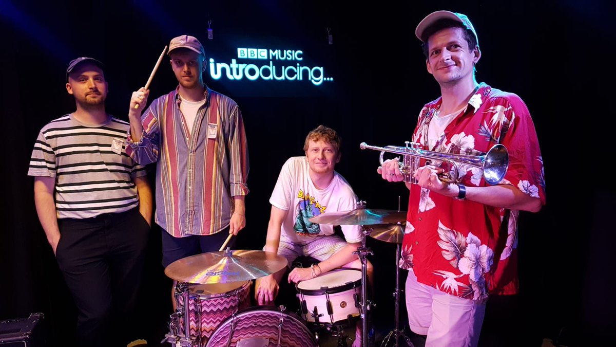 BBC Music Introducing Solent (@bbcintrosolent) on Twitter photo Joining us in session tonight are <a href="/Sadpalaceband/">Sad Palace</a>! ⚡⚡
We've got two live tracks and a chat with them to come before 9pm!
👉 buff.ly/2Omu5fI Joining us in session tonight are <a href="/Sadpalaceband/">Sad Palace</a>! ⚡⚡
We've got two live tracks and a chat with them to come before 9pm!
👉 buff.ly/2Omu5fI