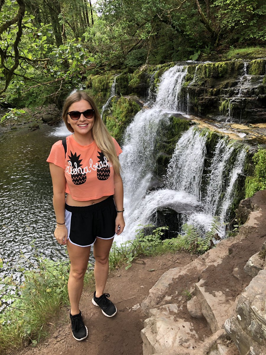 AbbeyGullick's tweet photo. #DoGoChasingWaterfalls @jordanburnell91 😂😂😂💁🏼‍♀️ https://t.co/13R2D95VBz