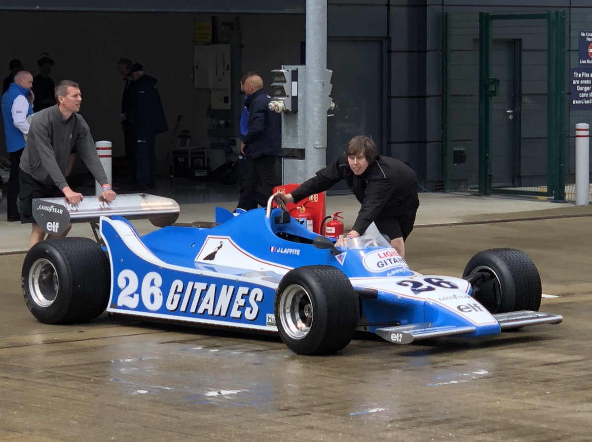 Stuart_Dent's tweet image. I was trackside when a Ligier JS11 led the 1980 British GP Brands Hatch, but today I saw one actually WIN an F1 race! 🏁🏆😀

🇬🇧 #SilverstoneClassic2019 #Masters #F1
🇫🇷 #GorgeousByDucarouge 😍