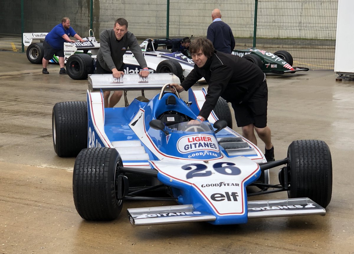 Stuart_Dent's tweet image. I was trackside when a Ligier JS11 led the 1980 British GP Brands Hatch, but today I saw one actually WIN an F1 race! 🏁🏆😀

🇬🇧 #SilverstoneClassic2019 #Masters #F1
🇫🇷 #GorgeousByDucarouge 😍