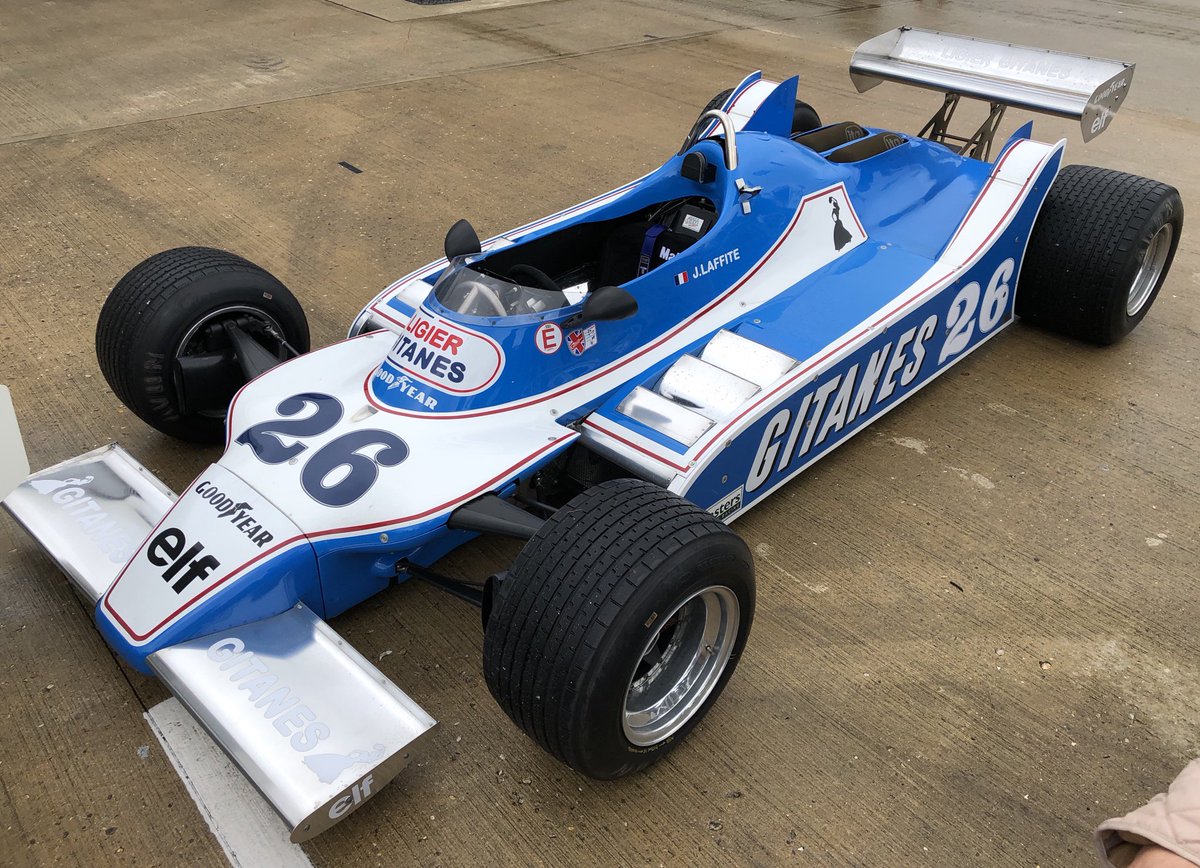Stuart_Dent's tweet image. I was trackside when a Ligier JS11 led the 1980 British GP Brands Hatch, but today I saw one actually WIN an F1 race! 🏁🏆😀

🇬🇧 #SilverstoneClassic2019 #Masters #F1
🇫🇷 #GorgeousByDucarouge 😍