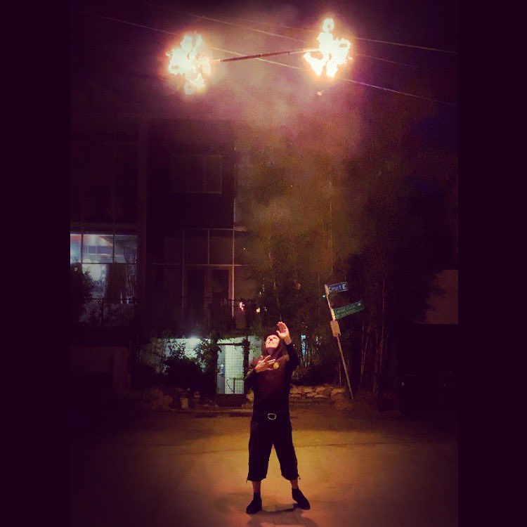 mangelomedia's tweet image. Treeman inspired exploration of nature, flow and the element of fire by @adocumentree director @mangelomedia #flowartsfriday #dragonstaff #firestaff #flow #flowstate #flowarts #fire  #venicebeach #mangelomedia #adocumentree #filmmakerfitness @filmmakerfitness @treemanity