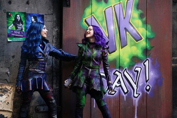 alldisneynew's tweet photo. New still of @descendants 3! (Source @DisneyChannel) https://t.co/VFouodt4av