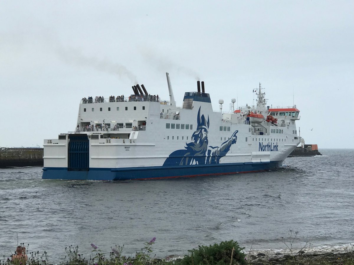 BasilKaratzas's tweet image. Departing  port of #Aberdeen, #ferry M/F ‘Hrossey’ (UK-flagged, built in. 2002 at #Aker Finnyards, Finland, 600 pax), headed to #Kirkwall and #Lerwick, #Shetland Islands #KaratzasImages @BMKaratzas @NLFerries #sistership to #Hjaltland