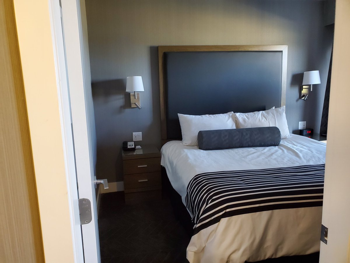 dottiemaggie's tweet photo. Enjoying some air conditioning at the Hydra hotel because why not?
Also because summer arrived and I am not coping.
But mostly because Steve won a free night's stay and we timed it perfectly 😅
#heatintolerant https://t.co/2XfZXocuhg