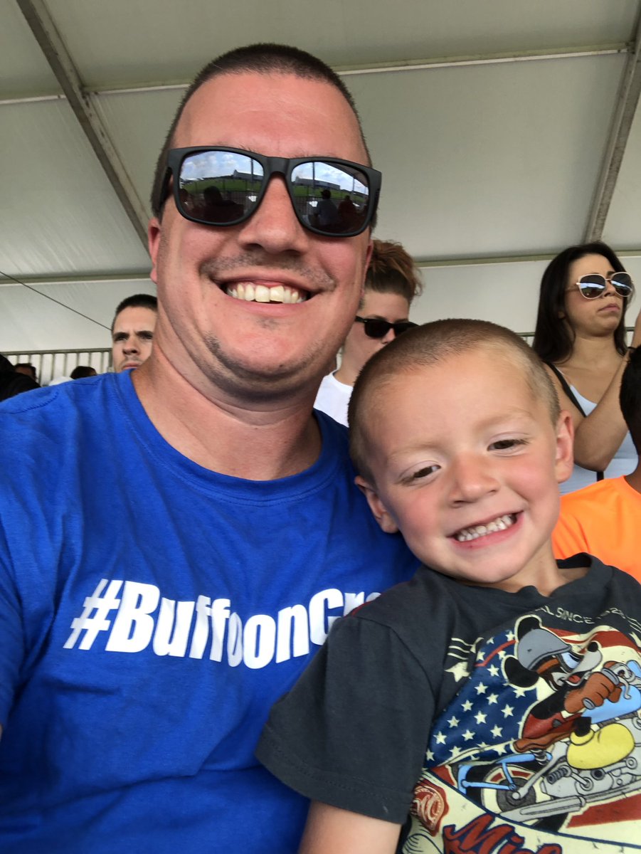 RedChairQB's tweet photo. @GiantInsider #bufooncrew pride! https://t.co/7j4joM1ewv