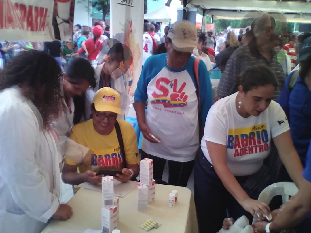 DanteRivasQ's tweet photo. El pueblo de #NuevaEsparta disfrutó este #27Jul con mucha alegría la atención brindada por nuestro #GobiernoBolivariano en el #MercadoPopular y las #FeriasSocialistasDelPescado Seguimos garantizando la seguridad alimentaria! Felicitaciones a todos #JuntosReinventandoNuevaEsparta https://t.co/2U7bg19aav