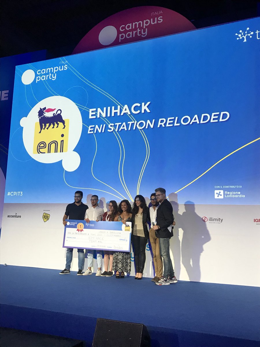 opinnoitaly's tweet photo. La premiazione al team vincitore del #cphack @eni a @campuspartyIT #cpit3 #innovation #openinnovation https://t.co/yBJIzVS1YR