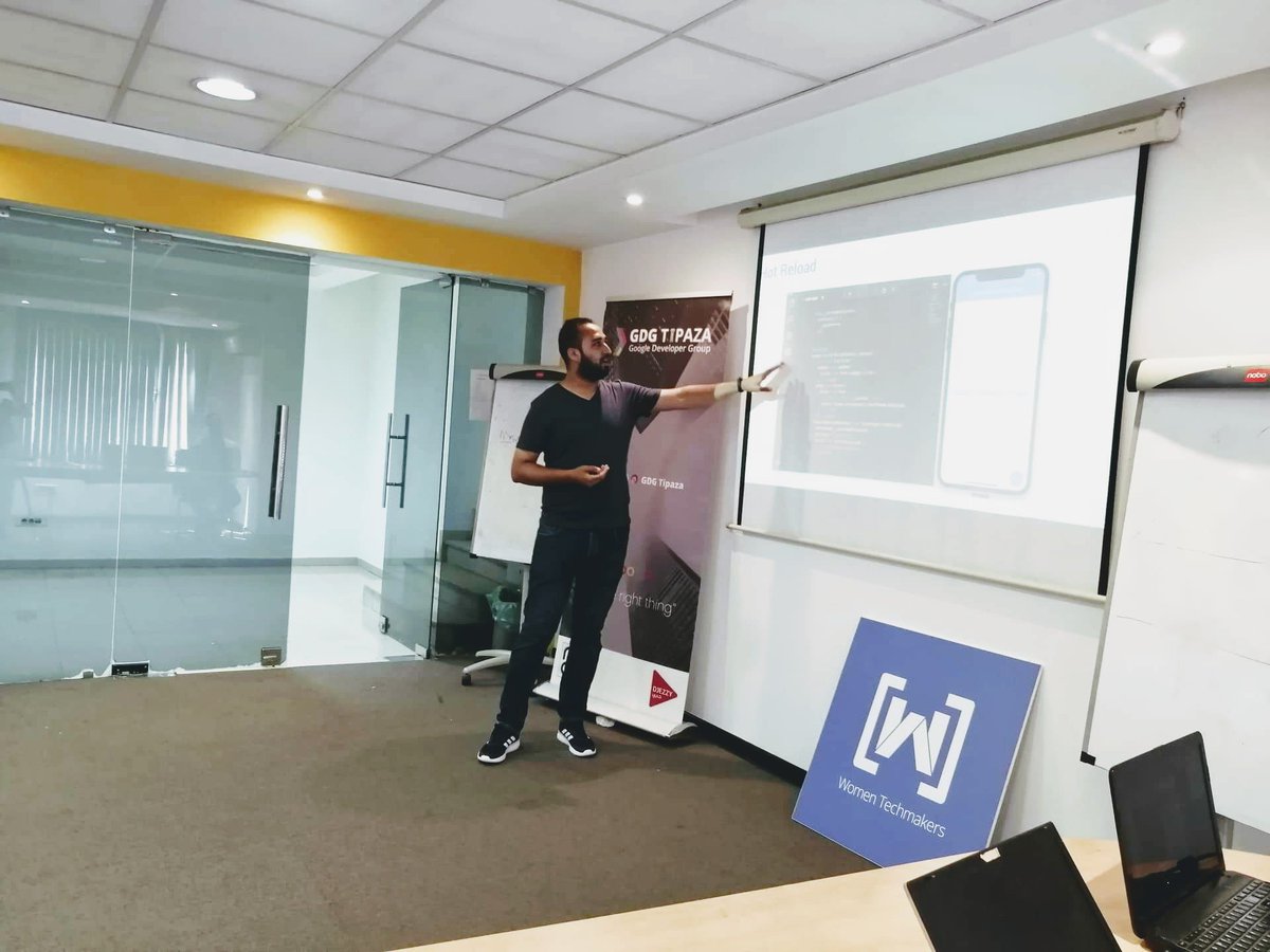 Khaled_Sebti's tweet photo. Presentation about Flutter in #IOExtended19 @FlutterComm @gdgtipaza #Flutter https://t.co/OEi73TcSGq