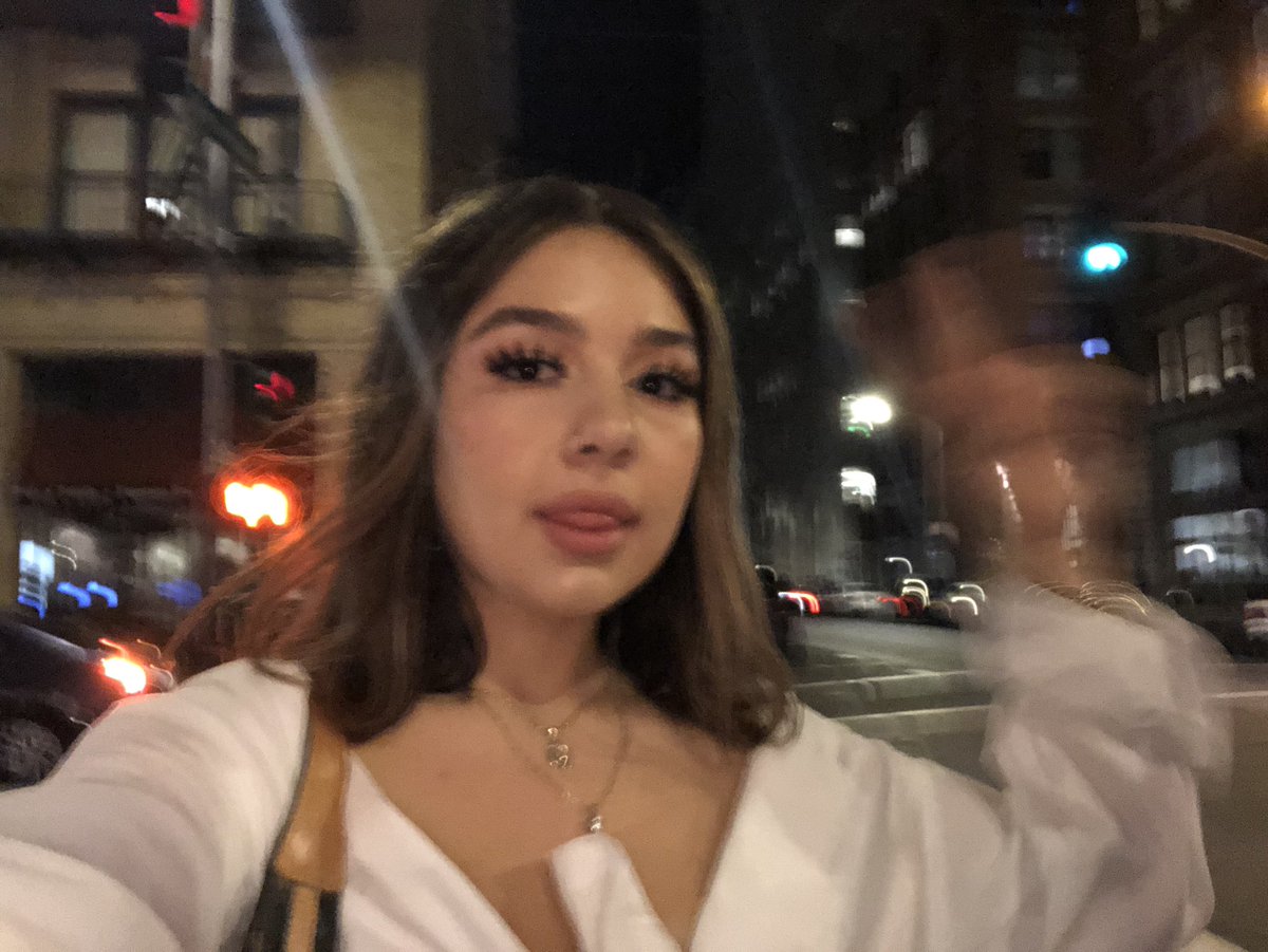 daisybgu's tweet image. one of my new hobbies is taking pictures while I’m walking (or in any motion lmao) 
-very in the moment 
-creative 
-tells a story 
-#onthegovibes