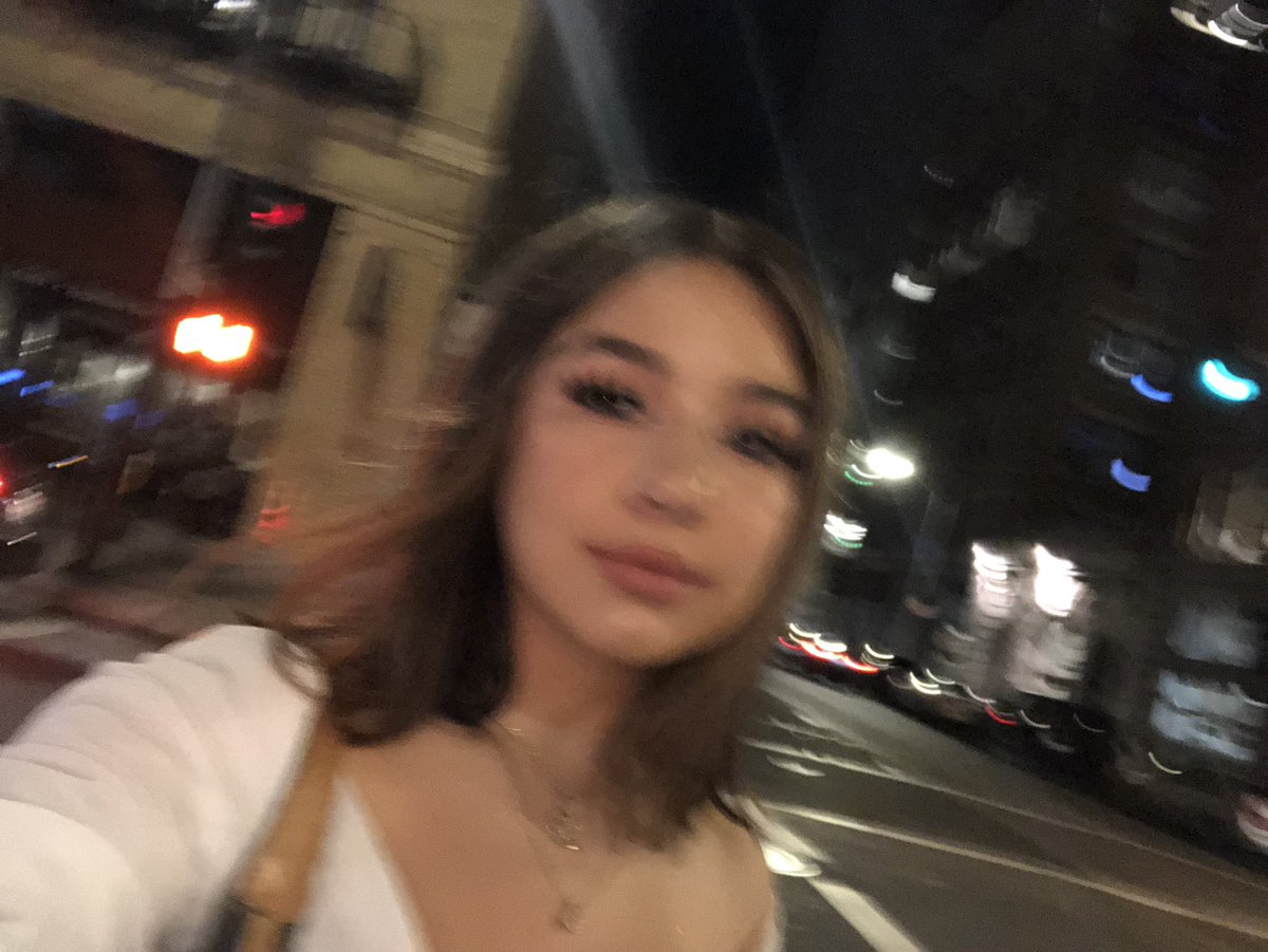 daisybgu's tweet image. one of my new hobbies is taking pictures while I’m walking (or in any motion lmao) 
-very in the moment 
-creative 
-tells a story 
-#onthegovibes