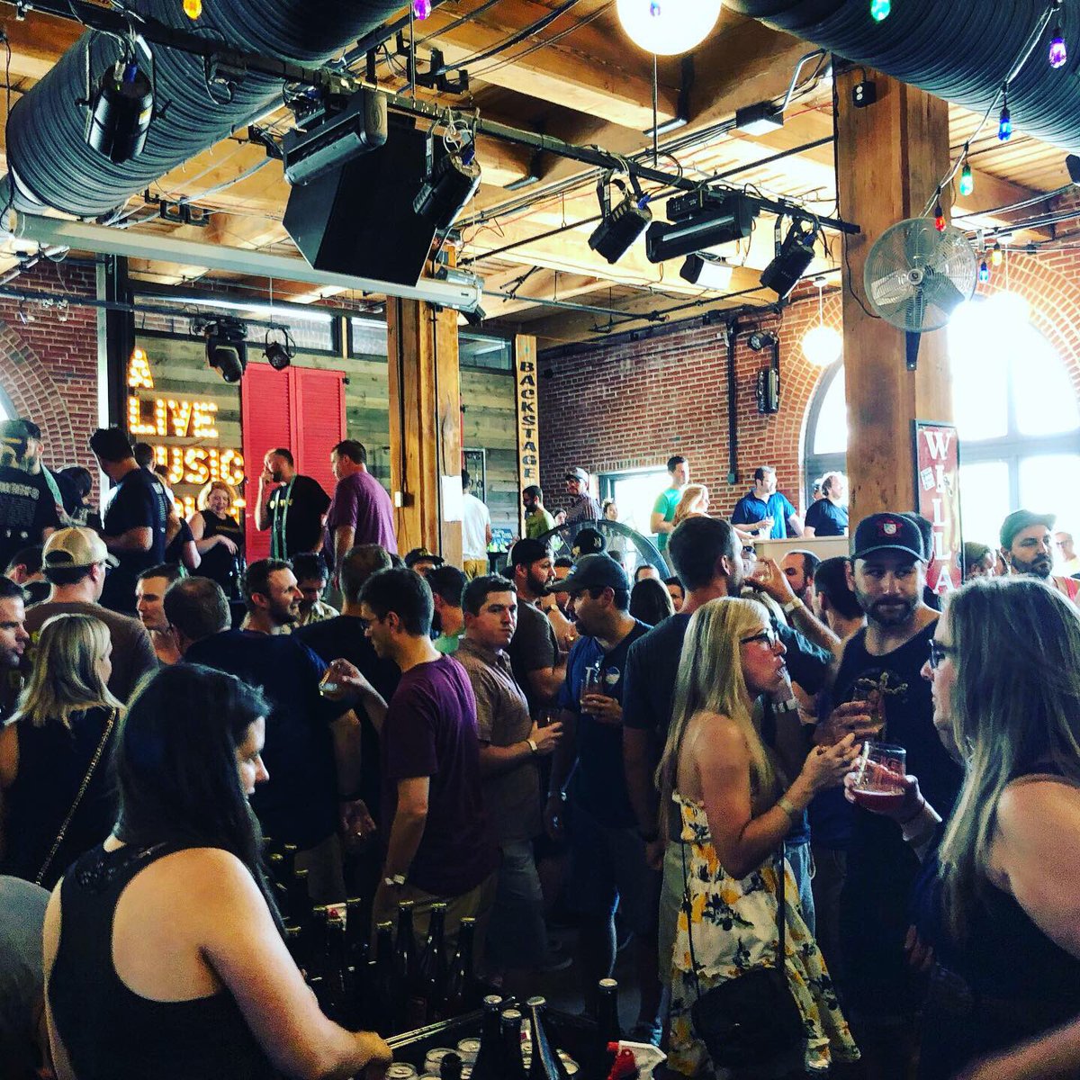 7venthSunBeer's tweet photo. #MWBBF @PerennialBeer knows how to put on a great fest! #stlrepresent #daydrinking #craftbeerface https://t.co/hXT3kkQR5N