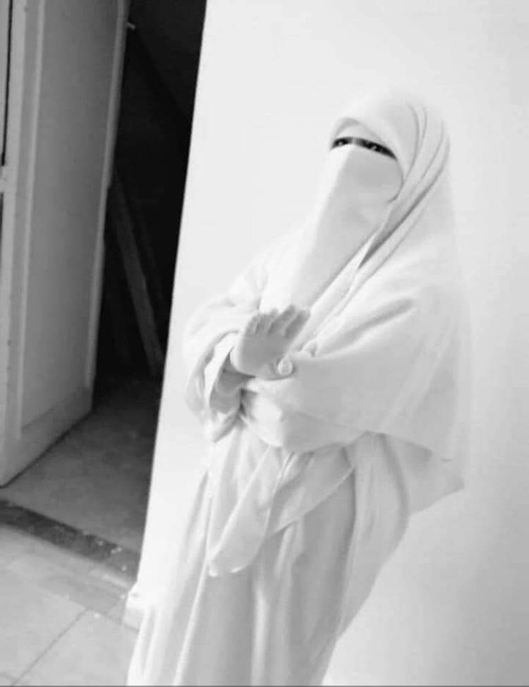atsh631's tweet photo. المعتقلة نجلاء مختار يونس المحبوسة أحتياطيا بسجن القناطر للنساء تتنازل رسميا عن الجنسية المصرية..
وذلك فى طلب عن طريق محاميها بالولايات المتحدة الأمريكية وتطلب ترحيلها الى موطن جنسيتها بالولايات المتحدة الأمريكية.   #اطمن_انت_مش_لوحدك https://t.co/HKo0YDqRpV
