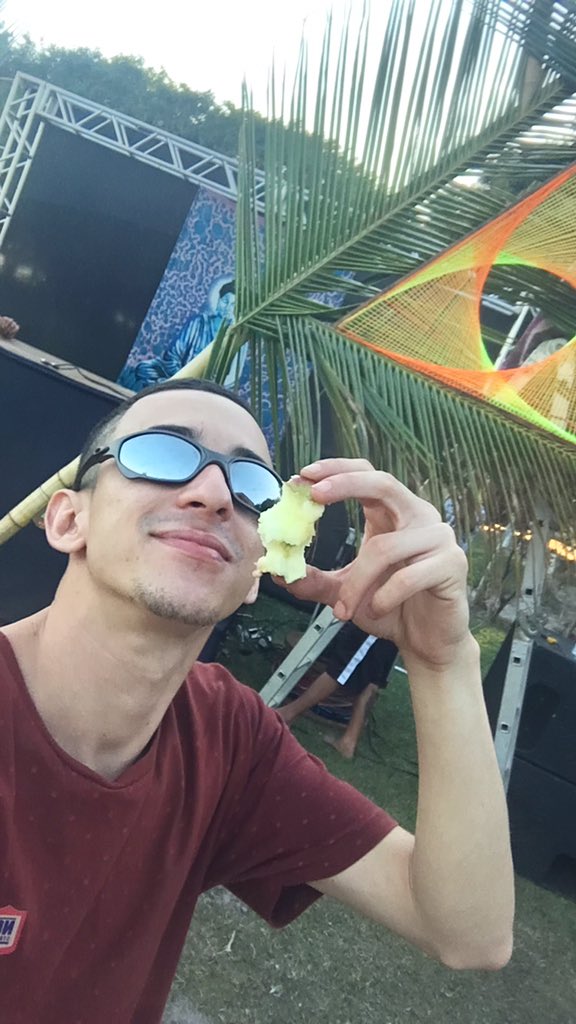 brerockhc's tweet photo. equilibrio es tudo.. #LOST6 https://t.co/FVdkei8OIe