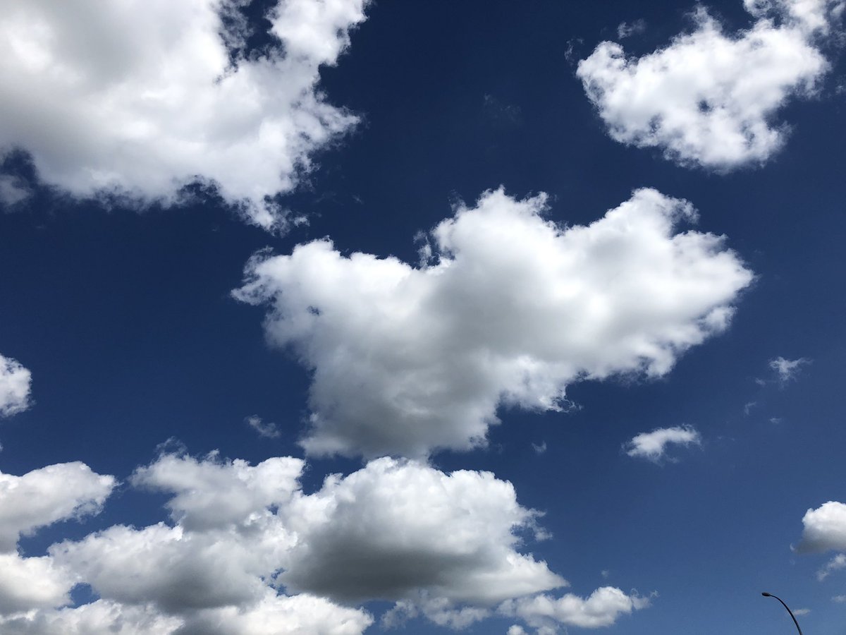 HOWiE_DEEW's tweet photo. LiFE = CLOUD NiNE https://t.co/6uCACjWREd