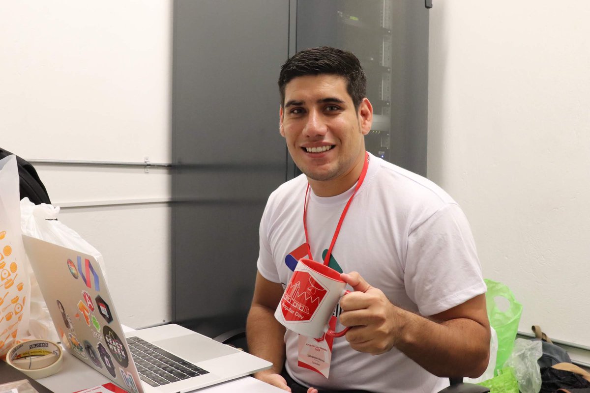 angulardaymed's tweet image. Gracias ⁦@sebasgojs⁩ por tu charla, todos la gozamos y aprendimos algo de Real-time! #AngularDayMed