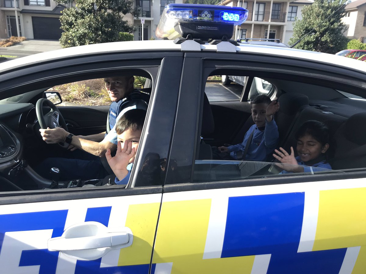 A big thanks to Constable Gordon for an excellent week of learning how to stay safe on our roads. Learners in Akomanga Tahi sure know how to be safe when riding in a car! 
🚔 🚨 <a href="/StonefieldsSch/">Stonefields School</a>