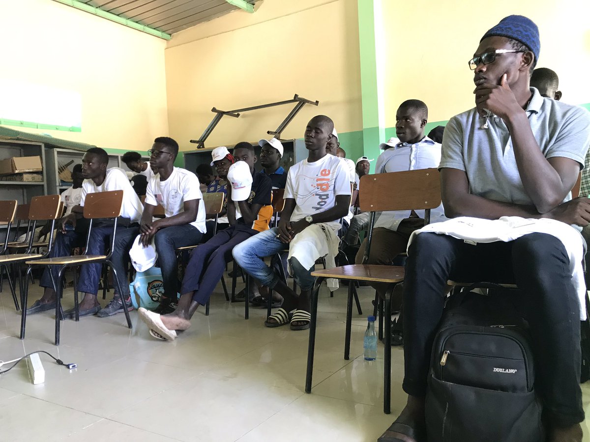 Grand merci à la Jeunesse de Mont Rolland et au maire pour cette 1ère séance de sensibilisation réussie. Au programme : Discussions sur 👉🏾
Opportunités dans l’agriculture 
Défis et solutions
Présentation de notre Digital toolkit.
Next stop : Ziguinchor📌. #FutureFarmersofAfrica