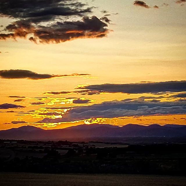pix0rize's tweet photo. Posta de sol a camí del #pilaralmenara #agramunt #igersagramunt #revistasio https://t.co/VYzLBEvtCg https://t.co/owyx0UotzW