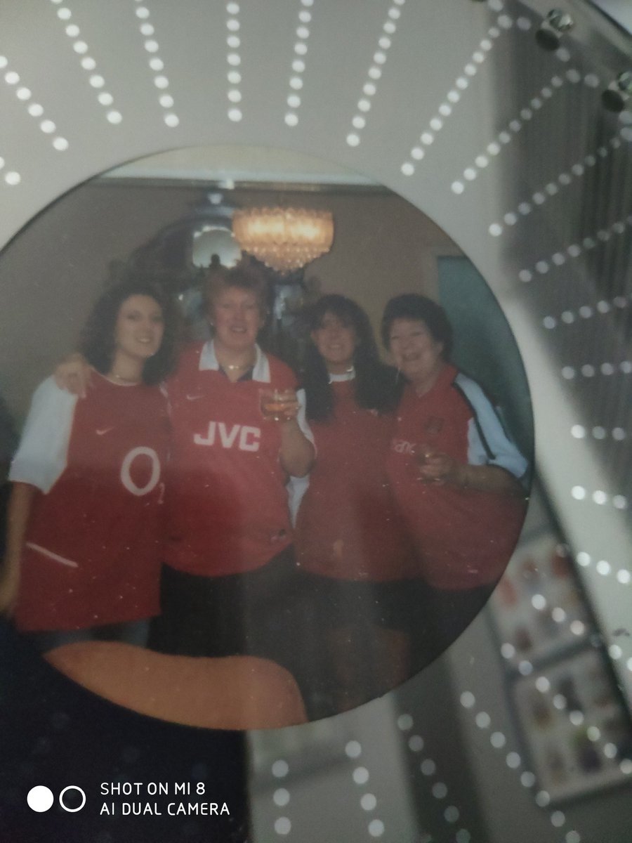 @lukstar81 @adidasfootball @Arsenal @SheWore @DarrenArsenal1 My nan, mum and sisters took this for me when I was away at sea years back.
I love this