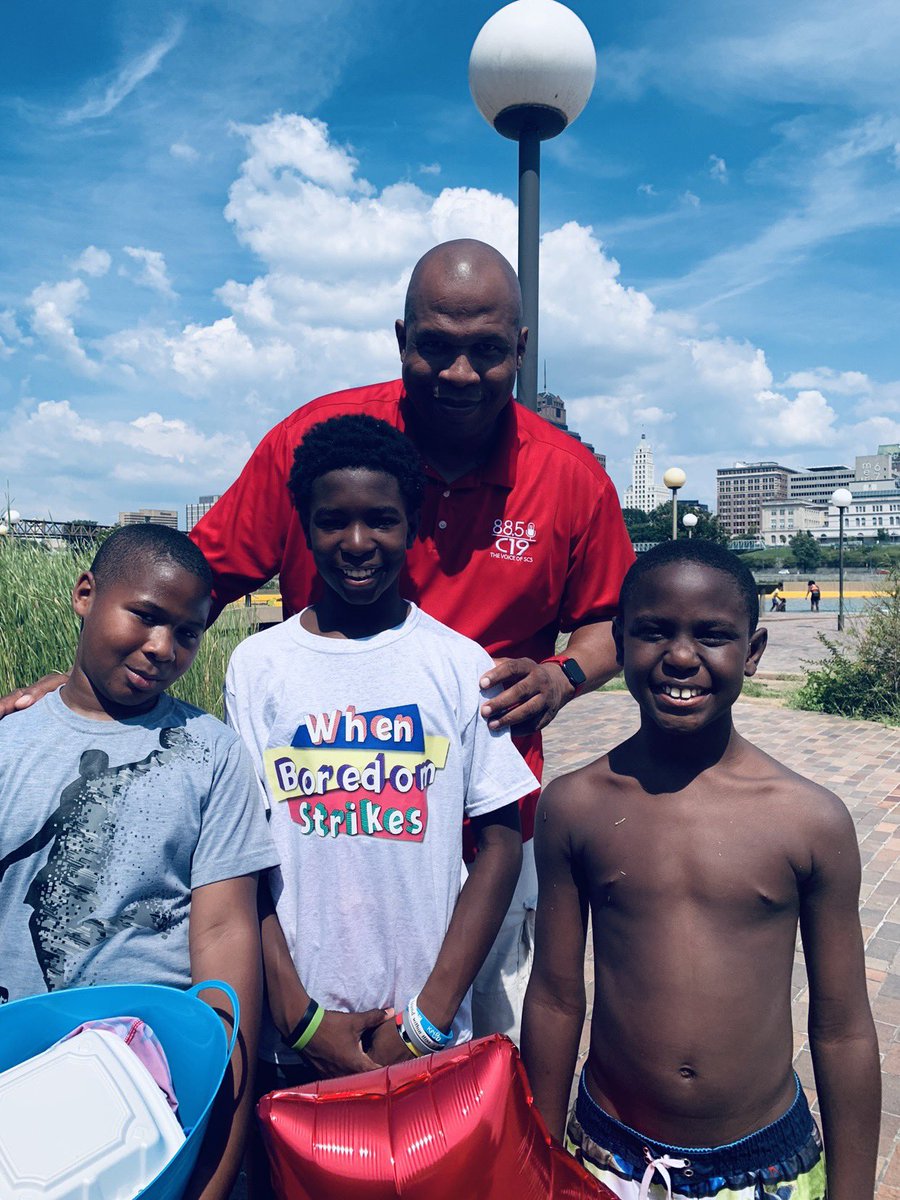 voiceofmscs's tweet photo. #OurBoysNeedUs Our GM heard you @SCSSuptRay and @m1lowe and he is with a Goodlette Elementary, Power Center Academy and Richland Elementary African American Male students, who were out at the #WhenBoredomStrikes event. The faces says it all! #InTheCommunityWithTheCommunity https://t.co/KklYFVWfxF