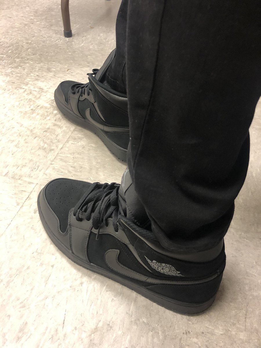 Stephen_ATT's tweet photo. Might have a slight problem now lol @MidAtlanticHeat  #retro #jordan #AJ1 #newkicksalert https://t.co/z6Td9WCFY0