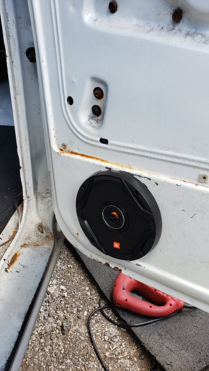 shannonc30's tweet image. Got alot done today on the C10. Front lowering springs, new wheels and tires, and the adio system done. 
#classicchevy #C10 #LSpower