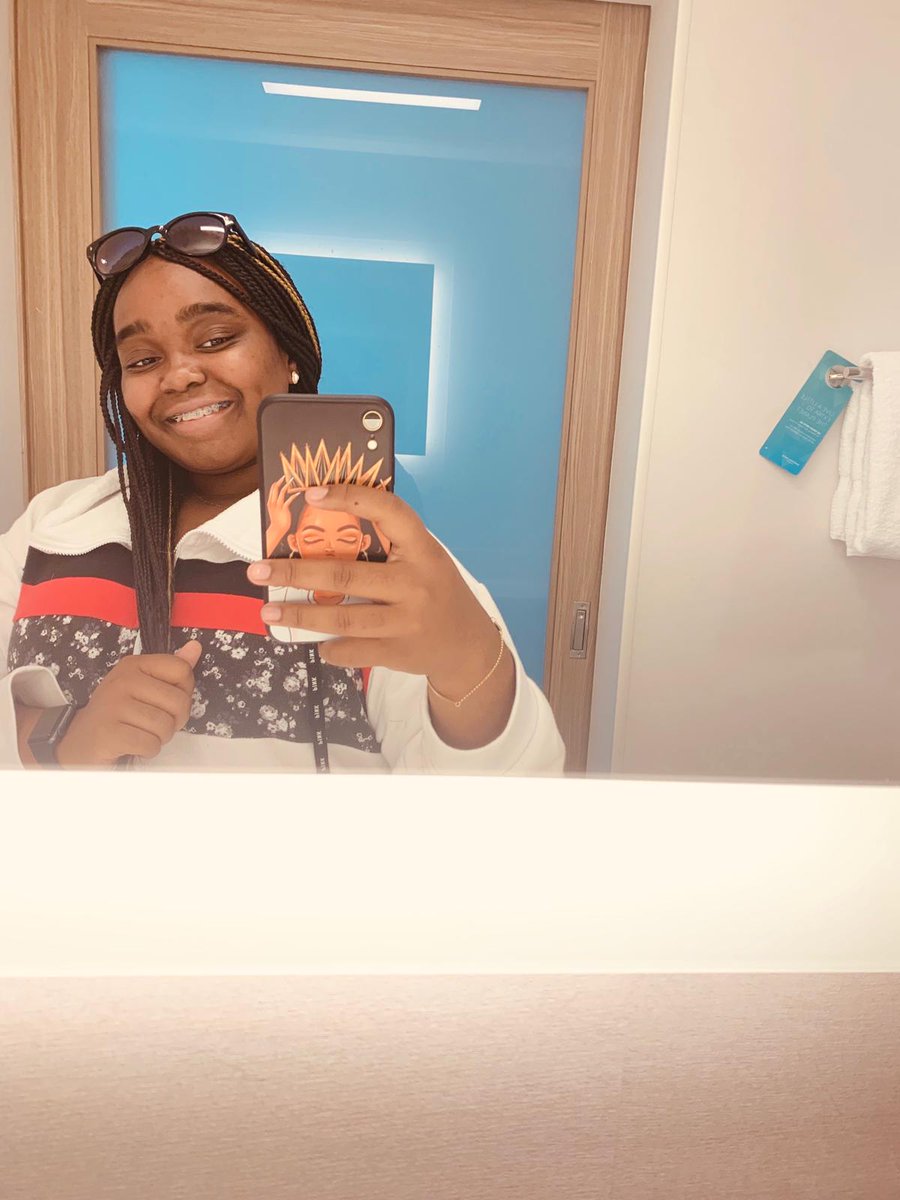 yae2kold's tweet photo. Livin my best life 💛💛💛💛 https://t.co/QRynTNXiXq