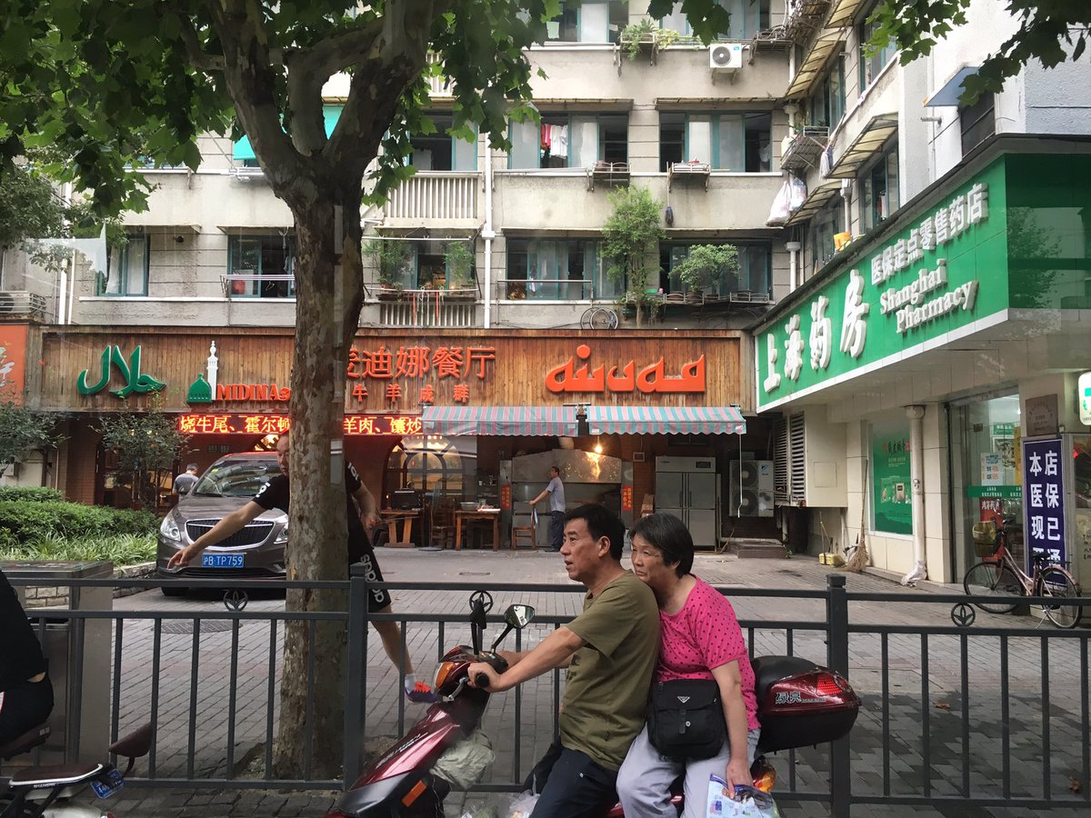 ObservatorCN_NL's tweet photo. Through the lens 👀of my iPhone: Capturing the imagines along the long bus route which I used to take during my high-school time 🎒The ingredients such the height, the density, the dimension and the age in these images are fascinating ❤️ #helloshanghai https://t.co/NlDA0TbAHz