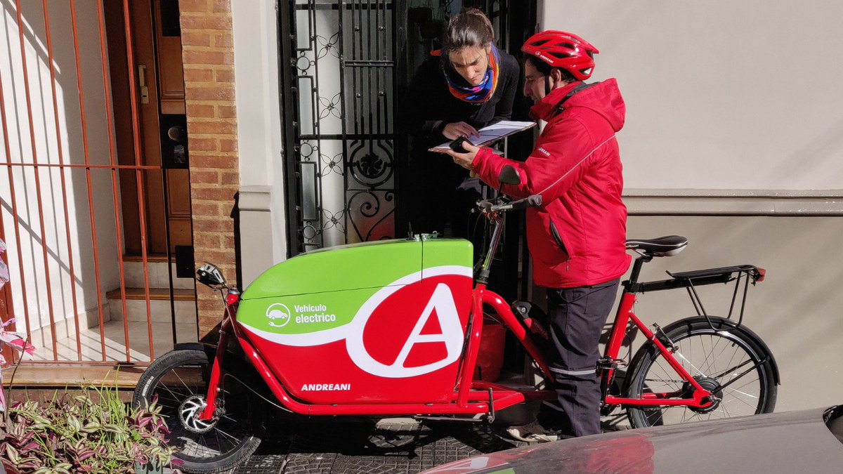 AndreaniOk's tweet photo. Bicicleta Eléctrica - Movilidad Sustentable 🚲🌱📦🌎

Continuamos probando la operatividad de la bicicleta eléctrica de carga para entregas en la ciudad: Realizamos pruebas de usabilidad en las sucursales de Monserrat, Palermo y Flores. https://t.co/ofLa3wC8OQ