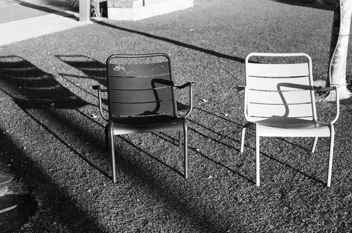 thinktk's tweet photo. Lawn chairs.
Shot on Ilford FP4 Plus 125 film with a Leica IIIf, Summicron 50mm lens
#LeicaIIIf #Leica #FilmPhotography #35mm #RoadTripsAndWanderTime #LeicaImages #FilmIsNotDead #LeicaPhotography #ShootFilm #Summicron50mm #Ilford #IlfordFP4Plus125 #shootitwithfilm @ilfordphoto https://t.co/ODSNfZj9Ix