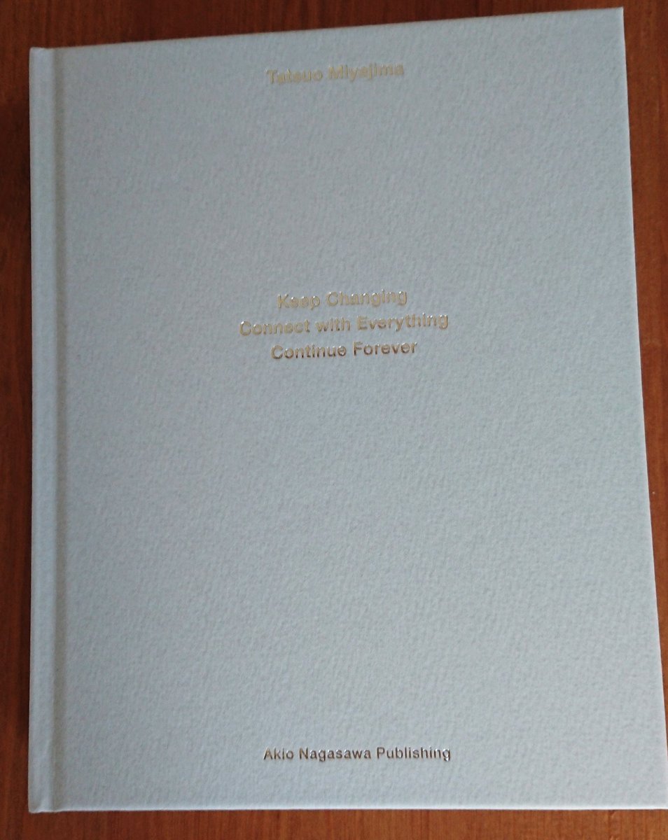 shihomi_honda's tweet photo. こないだ銀座のAKIO NAGASAWAで買った宮島達男さんの新刊、すごい素敵な本だった。限定900部
だって。買っといた方がいいと思うよ。#KeepChanging #ConnectWithEverything #ContinueForever https://t.co/bp3YZXKMq1