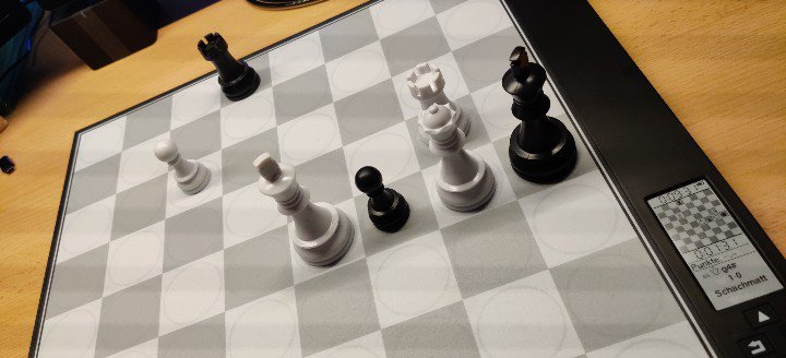 hauwech3's tweet photo. Mal wieder den DGT Centaur besiegt. Also hin und wieder!
#Schach #Schachcomputer https://t.co/nBTpNy9649