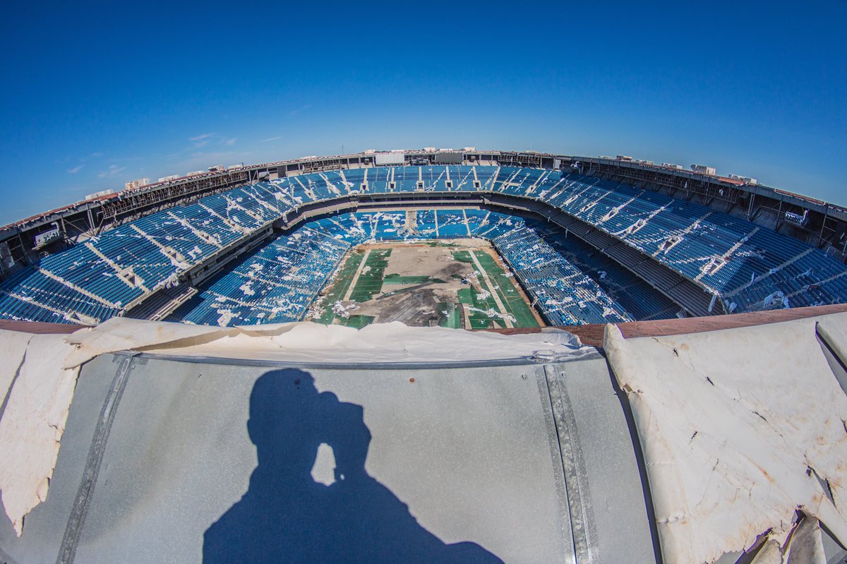 RIP to the #Pontiac #Silverdome the old home to the #Detroit @Lions 🏈Spent  hours in here from top to bottom such an #abandoned beauty. #urbex #abandon  #nfl #michigan, image size:1200x799