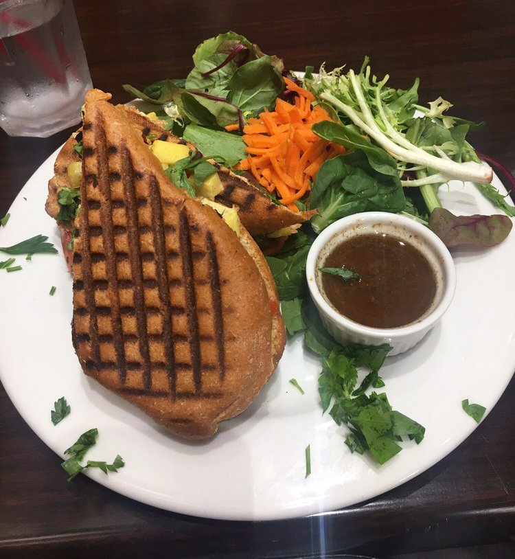 gccglendale's tweet image. 😍 Look no further for a fresh, indulging gourmet sandwich! #GreenCornerCafe

📸 Kam L. on Yelp – Thanks for sharing! 💚

📲 (818) 507-5003
📍 604 W. Glenoaks Blvd - Corner of Glenoaks and Kenilworth
🌐 organicgreencornercafe.net