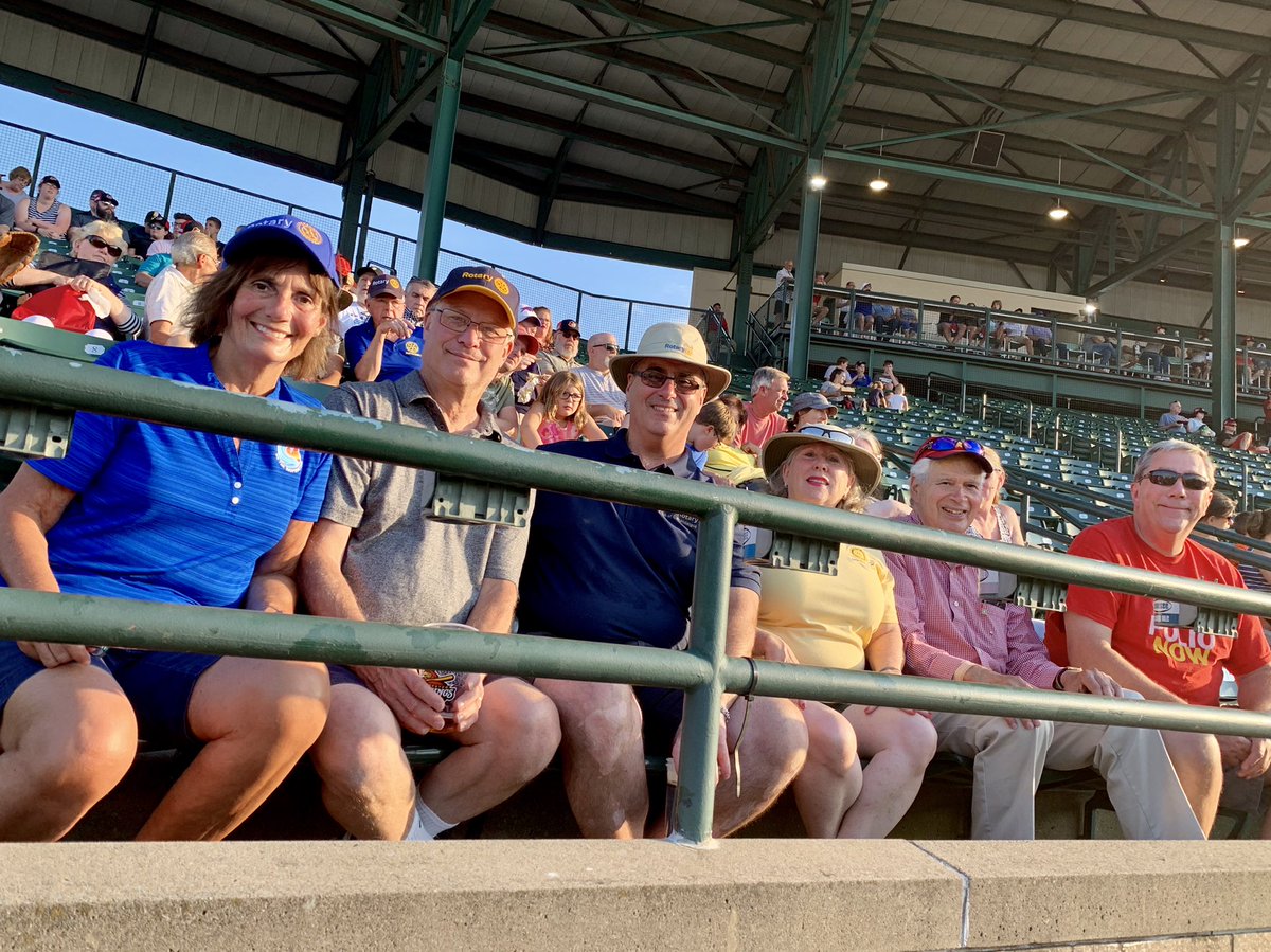lkohl58's tweet photo. #rotarynight. @RocRedWings https://t.co/bLdYKYAriF