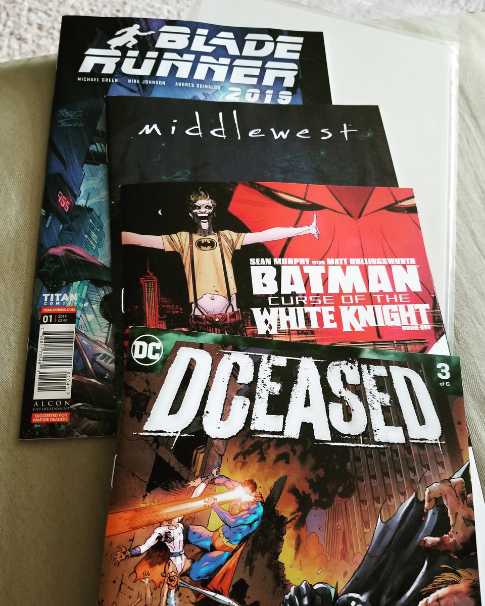 muted_anxiety's tweet photo. Comic haul today
#bladerunner2019 #middlewest #curseofthewhiteknight #DCeased #comics #justread https://t.co/5t4wTOvTWU