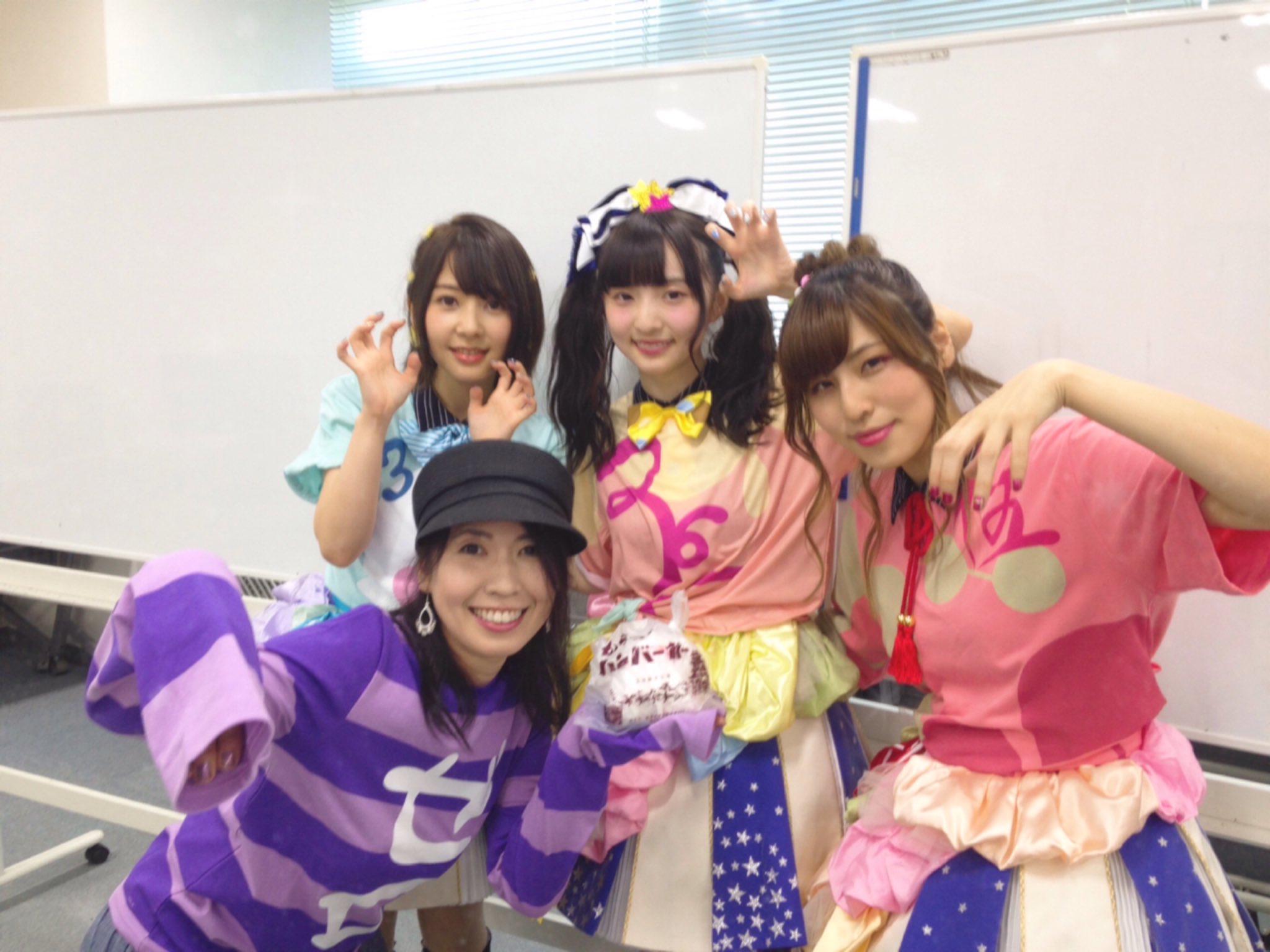 三石琴乃 おはようございます 念願の初佐賀訪問 昨日のスンバラしいライブを披露したフランシュシュと 当日任命されたボール投入係にドキドキでした ステージにパワーを送る気持ちで 皆さん楽しんで頂けましたか ゾンビランドサガ フランシュ