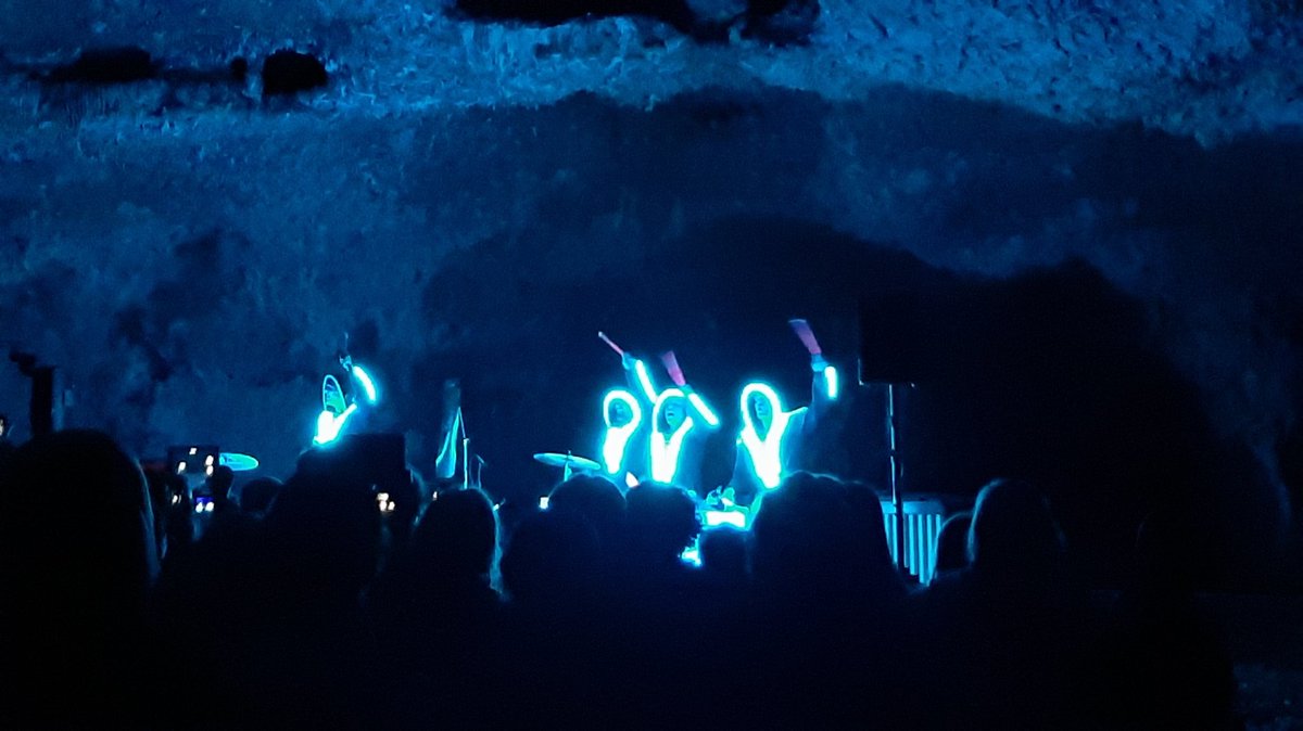 ClaireChaotic's tweet photo. Drum Stars concert in a dripstone cave.
20 meters underground, 9°C.
The show was fantastic 🥰🥁 🎶
#DrumStars https://t.co/RxjbmTYCDW