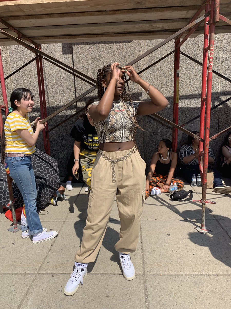 dripkuwonu's tweet photo. tan on tan on tan #FOMOTour https://t.co/sokZyfjiYn