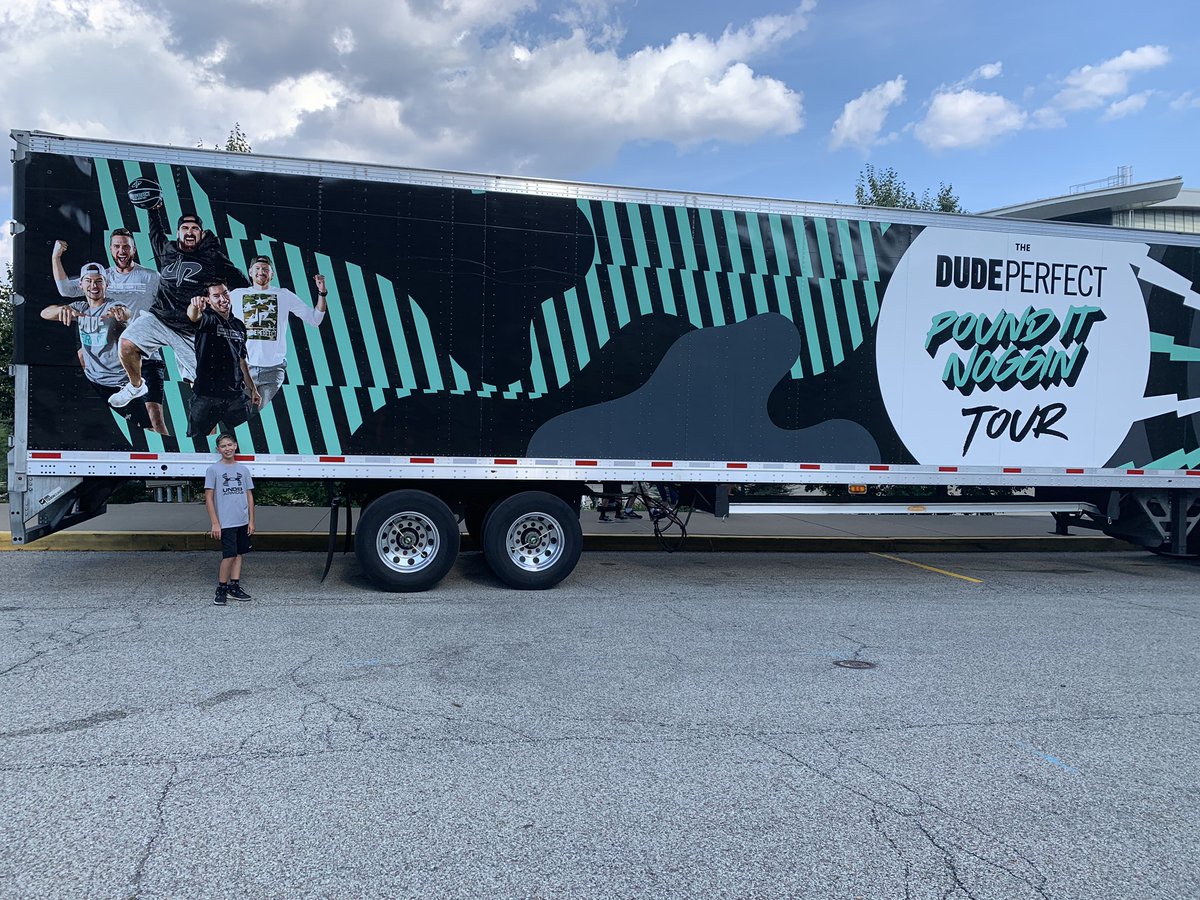 HunterHarr2's tweet photo. In Pittsburgh with #DudePerfectTour!!! https://t.co/U1NiK48sA4