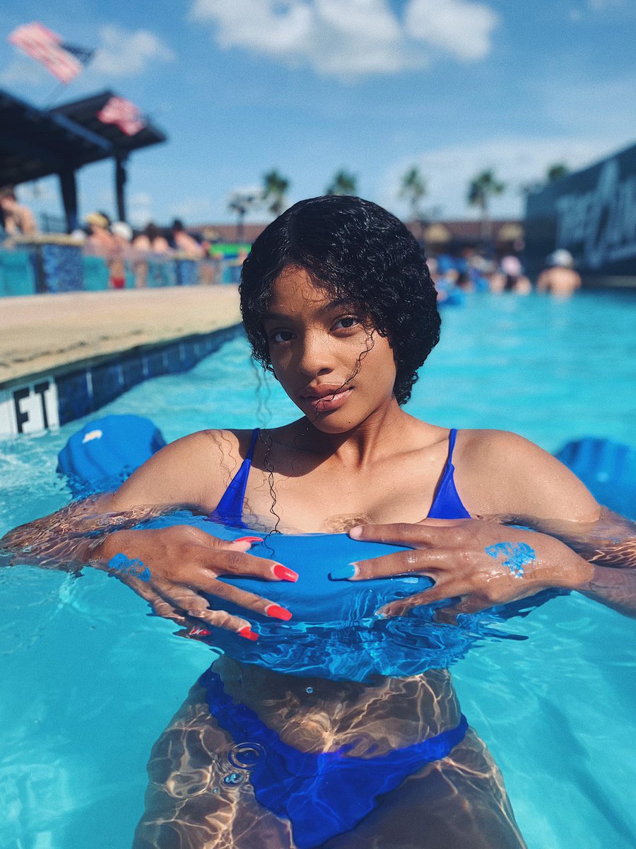 ciynamon's tweet photo. Fun in the sun🌞 https://t.co/v28gZ6d9Xz