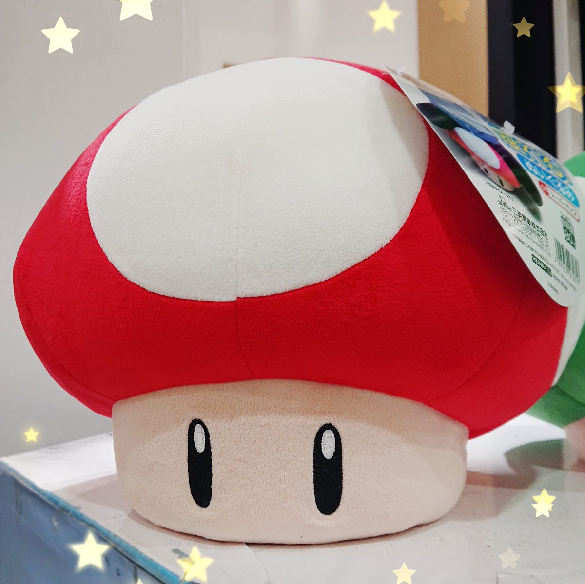 ツリービレッジ アニメ スーパーマリオ インパクトがすごい 座れるぬいぐるみ スーパーキノコ 1ｕｐキノコ が入荷しました 椅子としての使用はもちろん お部屋に置くだけで楽しい気分になれそう 当店のマリオコーナーをチェックしてください