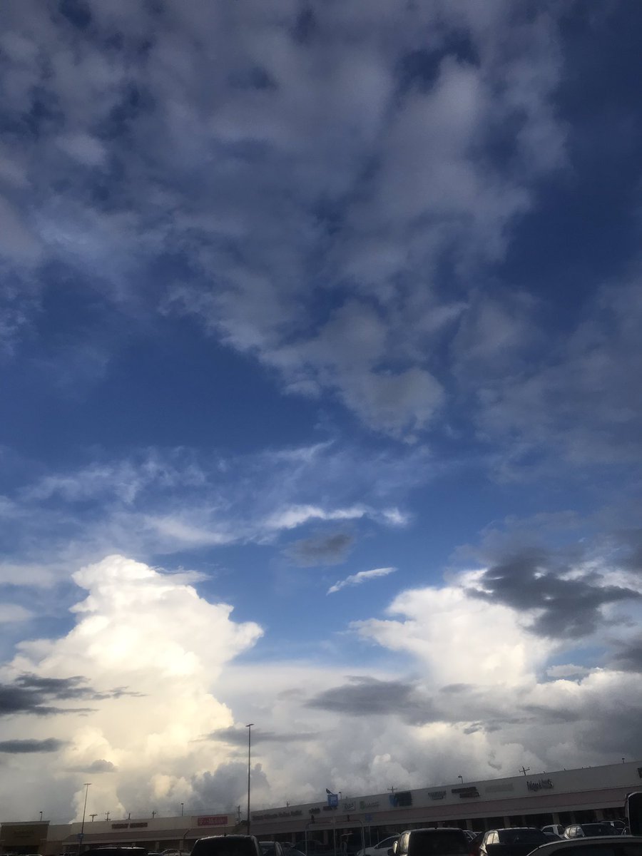 SHOOKYKOOKIEES's tweet photo. #photosforvante #PhotosForTaehyung  💜💜💜💜 hope these brighten someone’s day 🥰 https://t.co/284vAsTTAJ