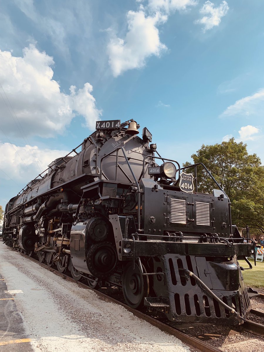 Mister_E73's tweet photo. @UP_Steam Beautiful weekend to check out the Big Boy in West Chicago. https://t.co/ZjRhQdOebD