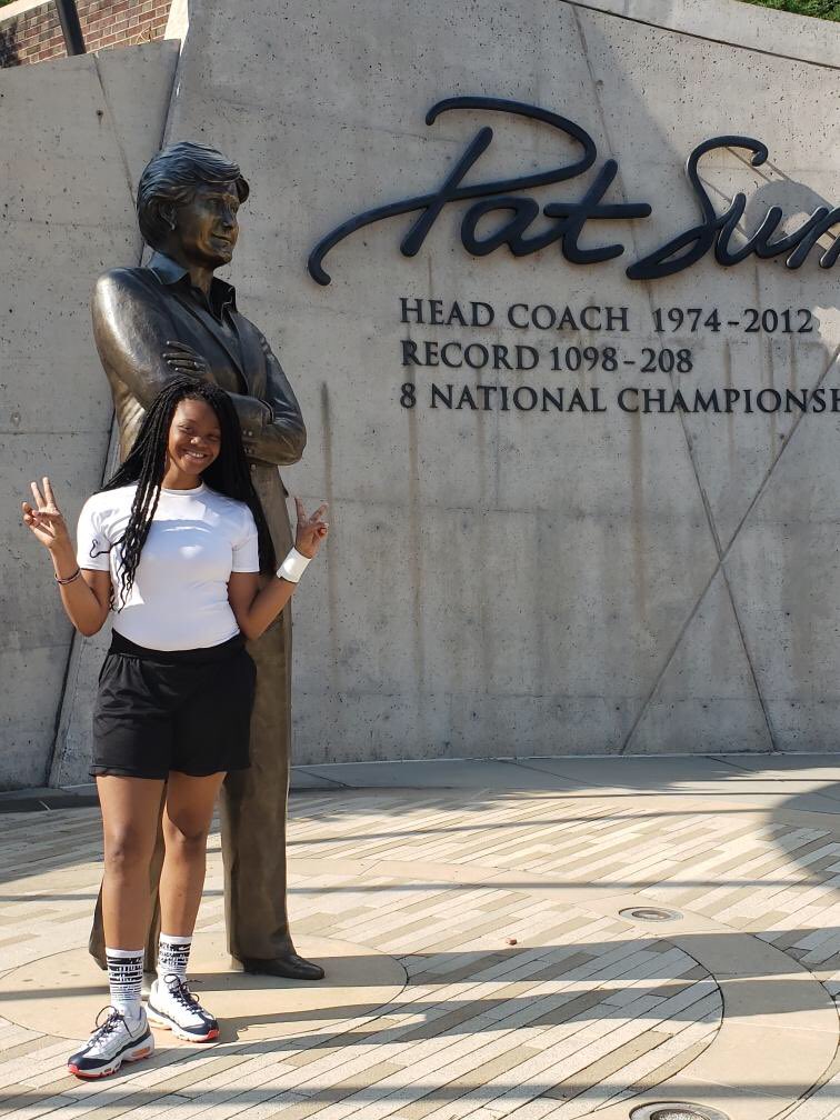 ArteyaS423's tweet photo. I had sooo much fun at the Tennessee camp and enjoyed my experience can’t wait to go back and visit thanks @KellieHarper  #GoVols 🧡 https://t.co/XcVXHZxhxU