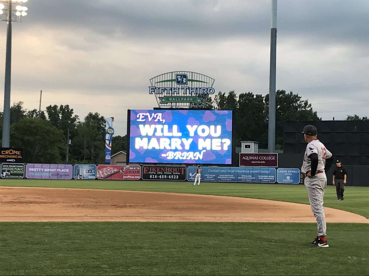 wmwhitecaps's tweet photo. The Kiss Cam got REAL tonight!
She said YES!
#BungLife https://t.co/rYWdKxZyEr