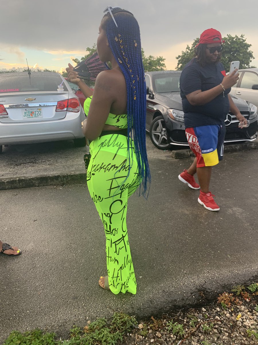 _itssLONDONN's tweet photo. #Summertimecookout19 https://t.co/DKdSKOpfW8