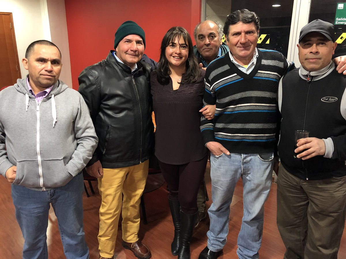 loretosenadora's tweet image. CHILLÁN: Culminando la jornada de hoy con nuestros amigos recolectores de basura en su cena anual del “Día del Recolector” junto al sindicato de trabajadores. Gracias a su presidente, don Pedro López y directiva por la invitación. Muchísimas felicidades!!!